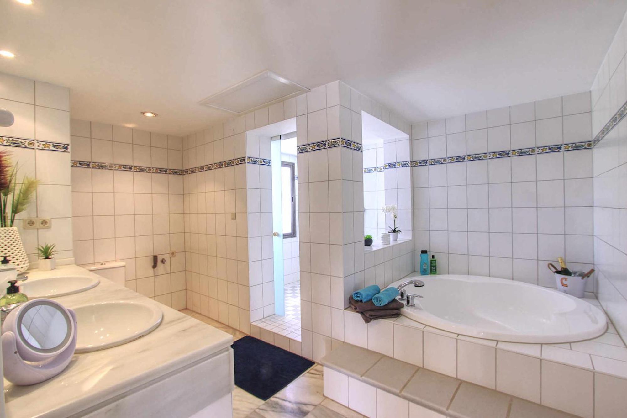 1080 Beachfront Penthouse 3 Floors Jacuzzi 2 Pools Wifi Roof Terrace Marbellac Extérieur photo